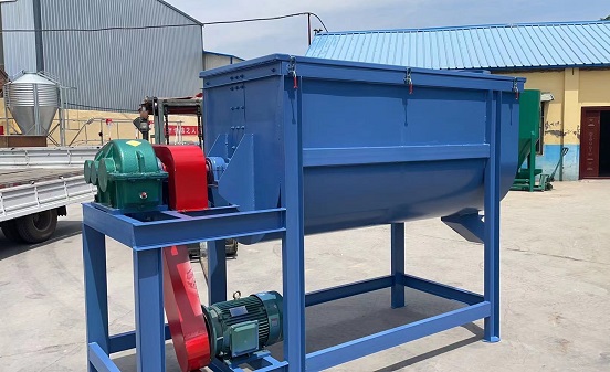 臥式攪拌機(jī)（螺帶混合機(jī)）結(jié)構(gòu)特點(diǎn)。